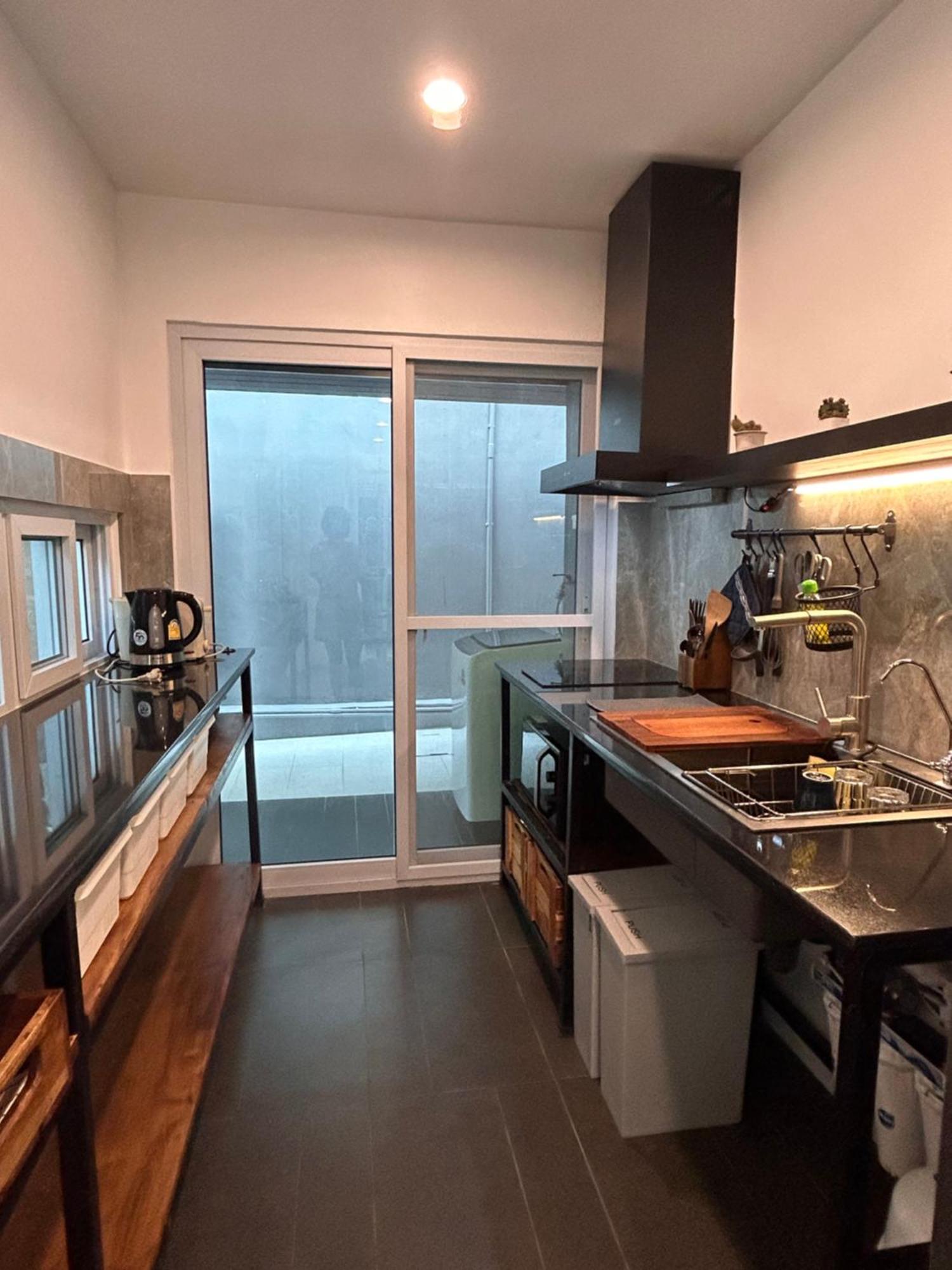 Baan Boon Bed & Breakfast Банкок Екстериор снимка